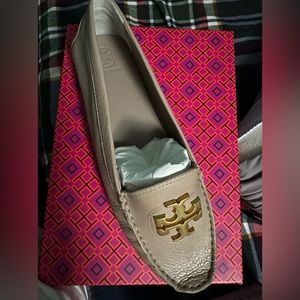 Tory Burch Everly Driver French Gray
